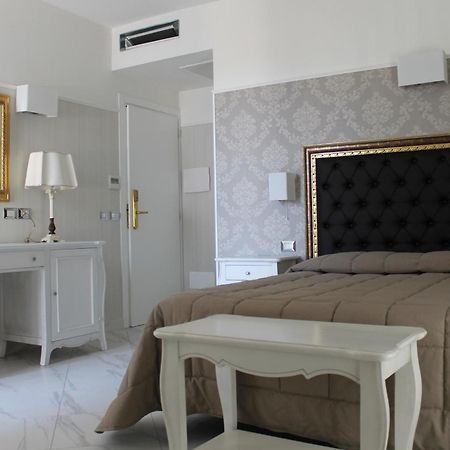 Hotel Residence Villa Del Mare Rimini Bagian luar foto