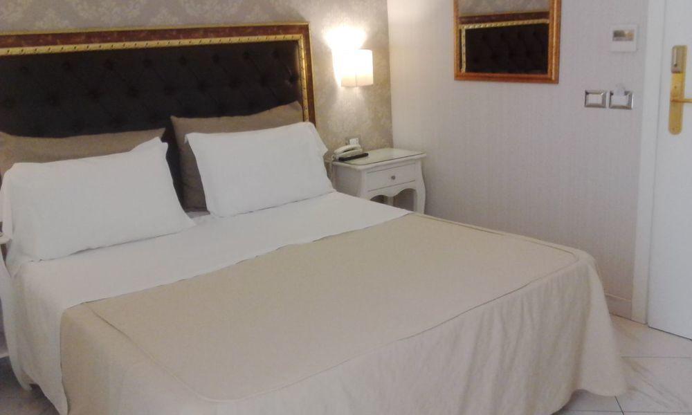 Hotel Residence Villa Del Mare Rimini Bagian luar foto
