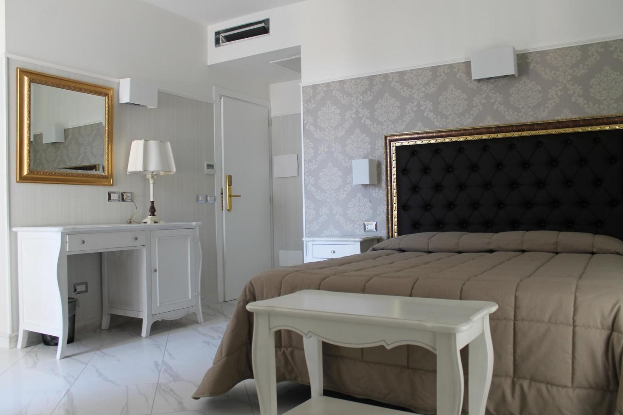 Hotel Residence Villa Del Mare Rimini Bagian luar foto