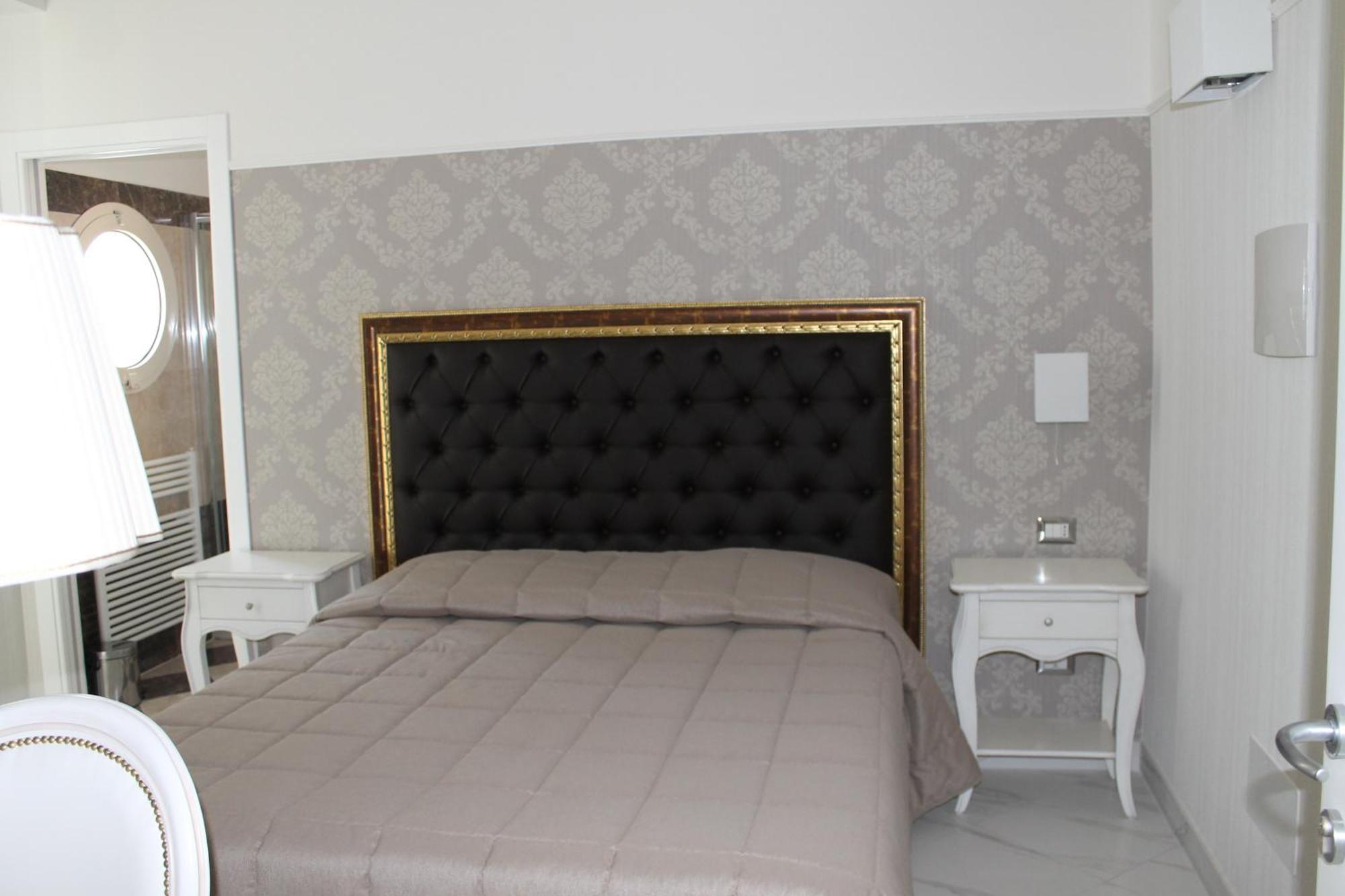 Hotel Residence Villa Del Mare Rimini Bagian luar foto