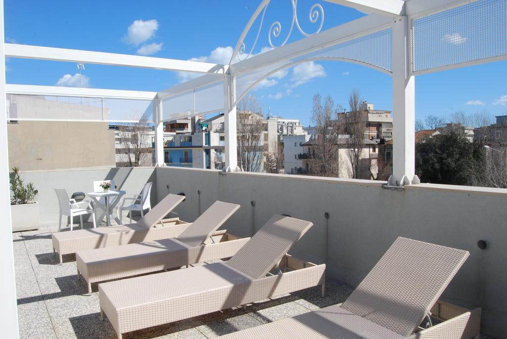 Hotel Residence Villa Del Mare Rimini Bagian luar foto