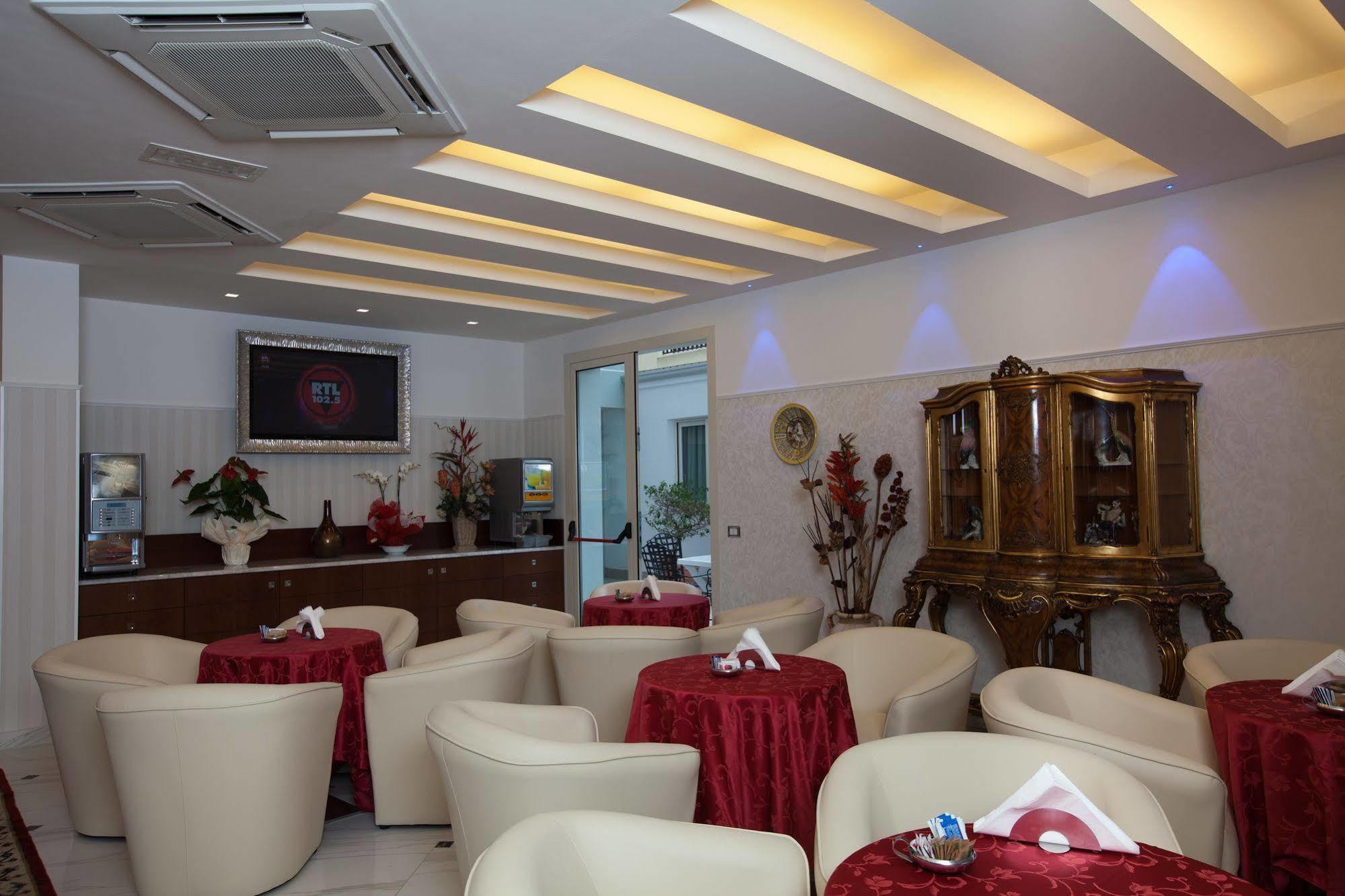 Hotel Residence Villa Del Mare Rimini Bagian luar foto