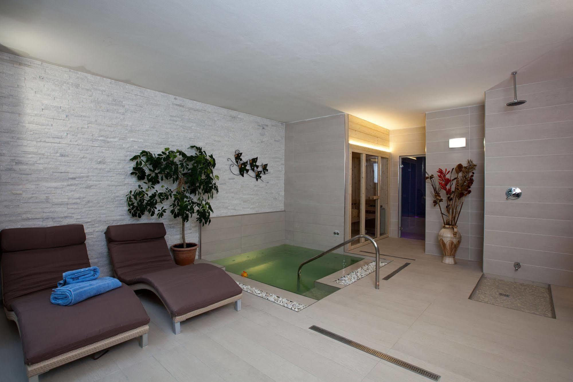 Hotel Residence Villa Del Mare Rimini Bagian luar foto